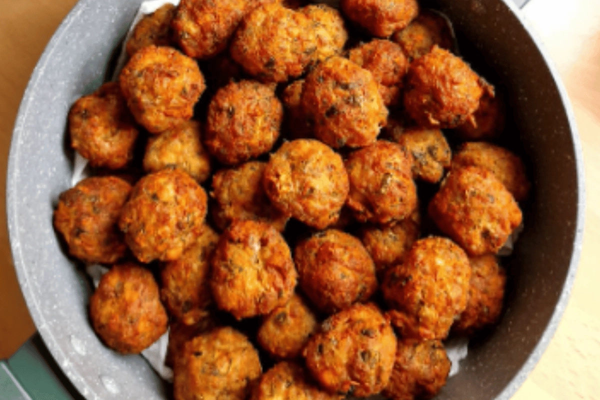 Mozzarella Stuffed Meatballs: A Cheesy Delight for Any Occasion